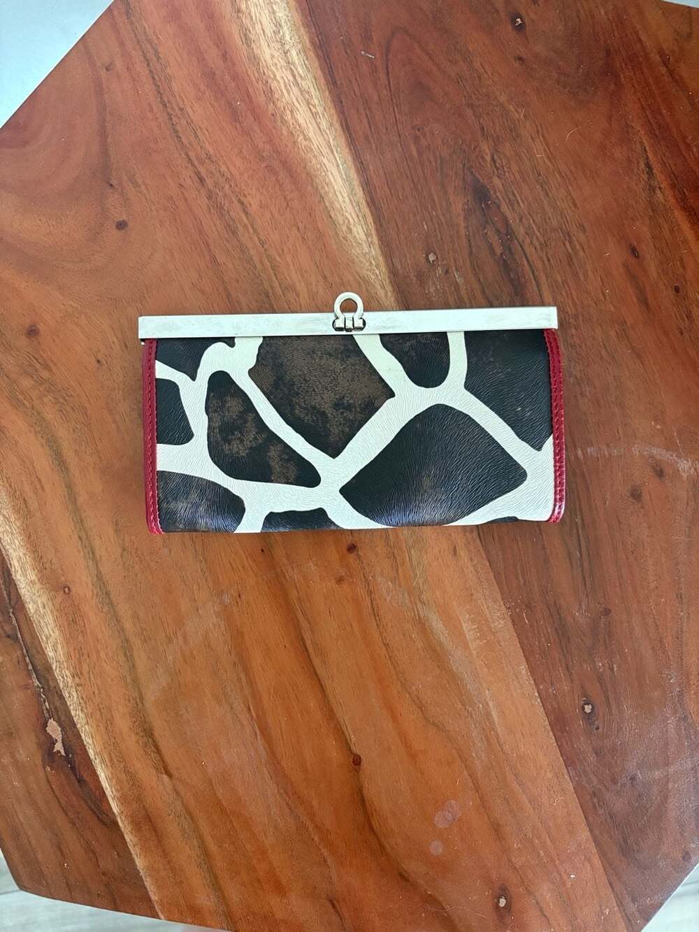 Giraffe Print Kiss Lock Wallet Red Interior